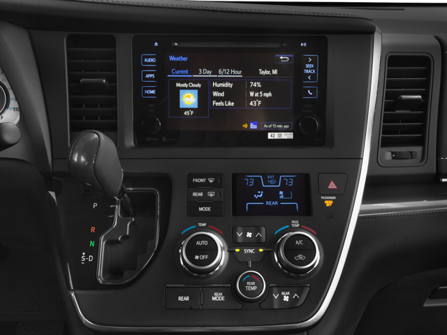 2017 Toyota Sienna SE Premium photo 2