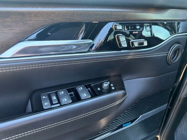 2022 Jeep Grand Wagoneer Series II