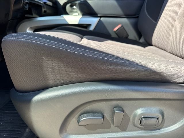 2023 Nissan Titan SV