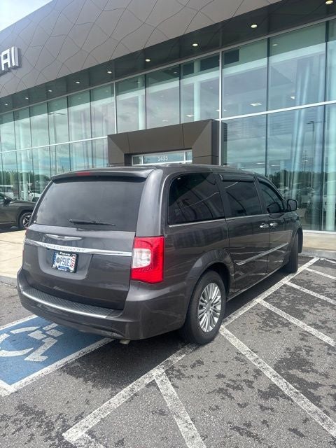 2015 Chrysler Town & Country Touring-L