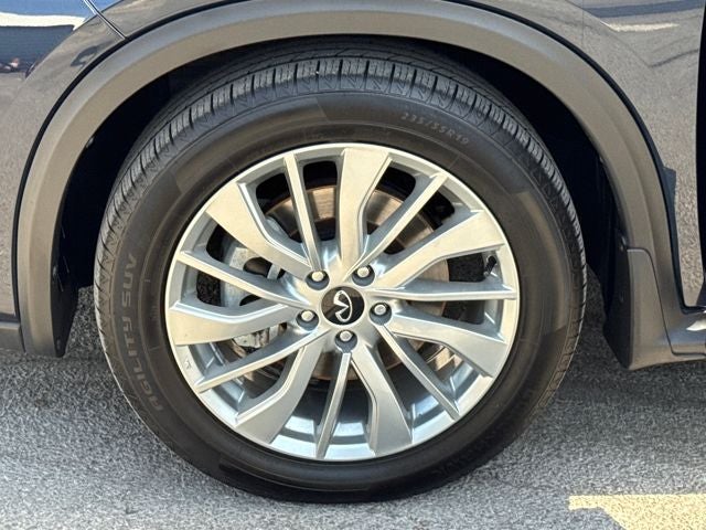 2023 INFINITI QX50 LUXE