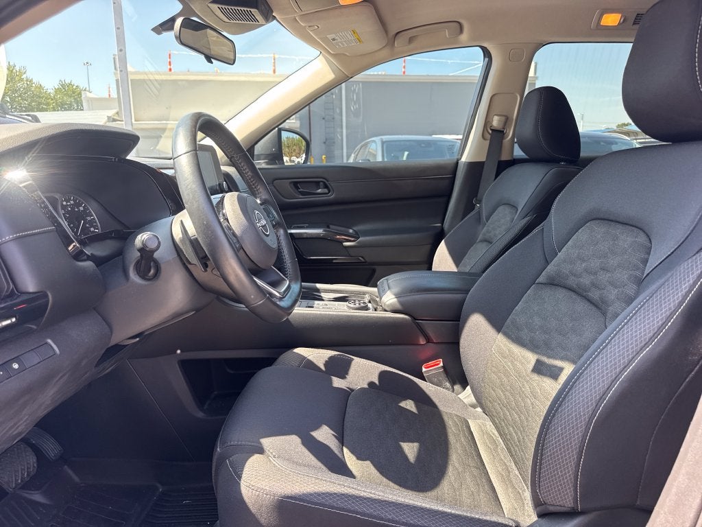 2023 Nissan Pathfinder SV