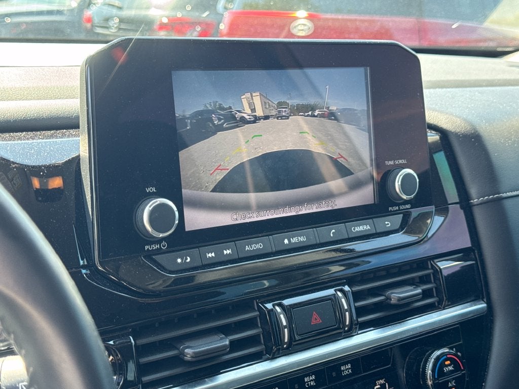 2023 Nissan Pathfinder SV