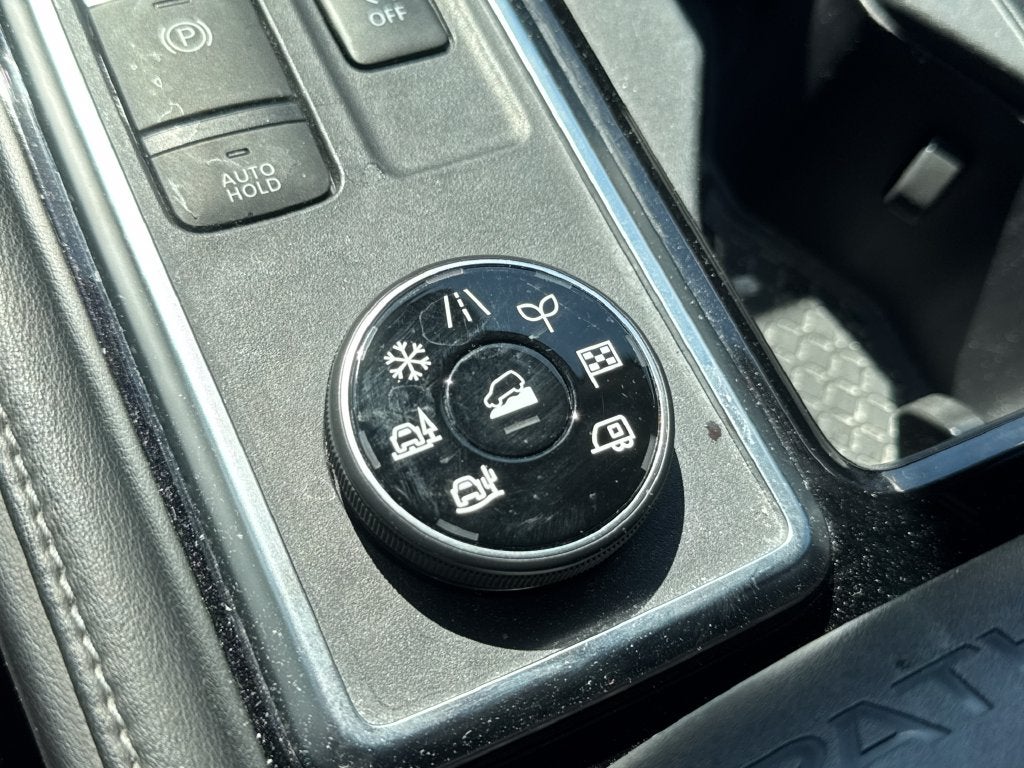 2023 Nissan Pathfinder SV