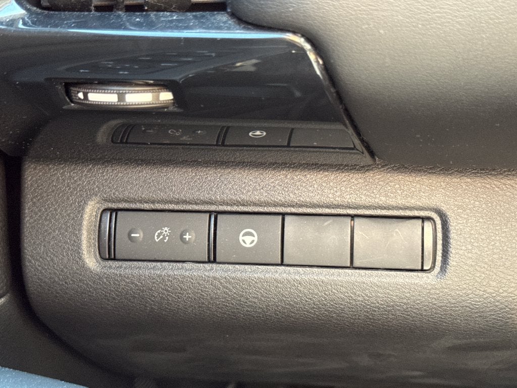2023 Nissan Pathfinder SV