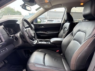 2022 Nissan Pathfinder SL