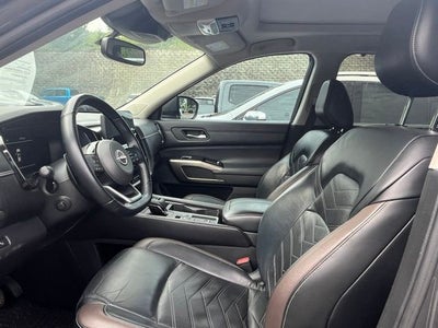 2022 Nissan Pathfinder Platinum