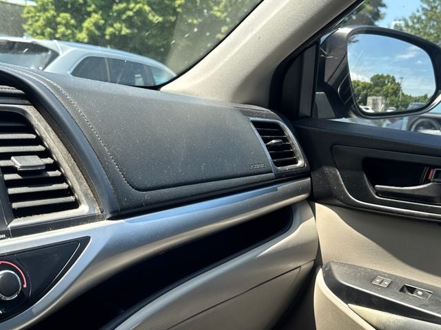 2016 Toyota Highlander LE