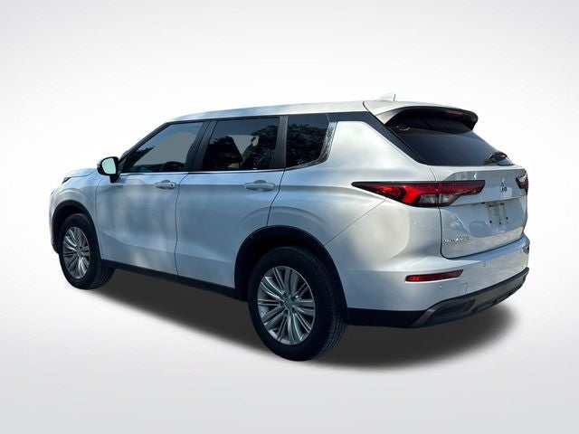2022 Mitsubishi Outlander ES