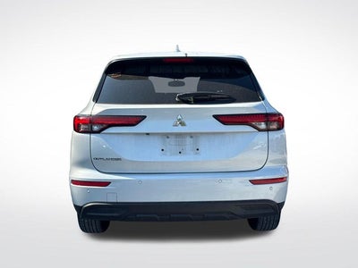 2022 Mitsubishi Outlander ES
