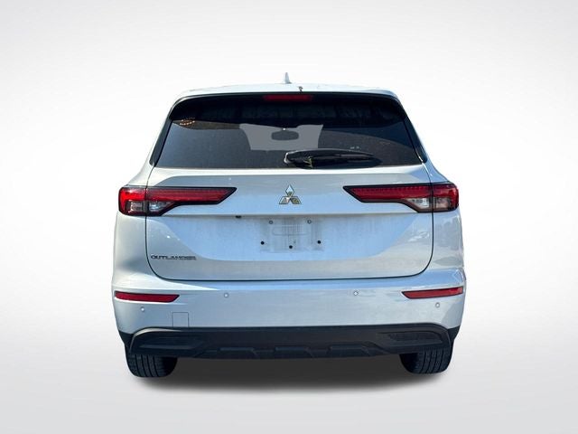 2022 Mitsubishi Outlander ES
