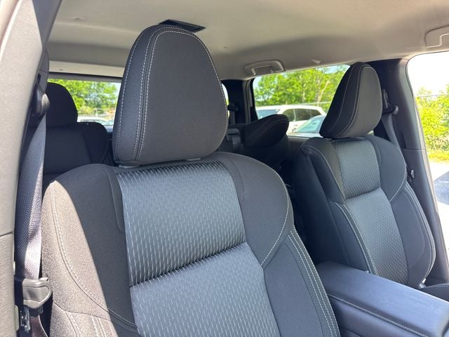 2025 Mitsubishi Outlander ES