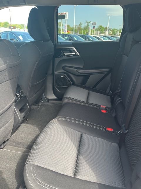 2025 Mitsubishi Outlander ES