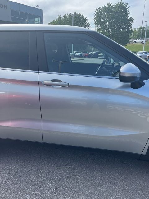 2025 Mitsubishi Outlander ES