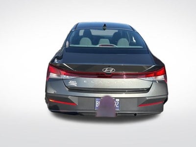 2025 Hyundai Elantra SE