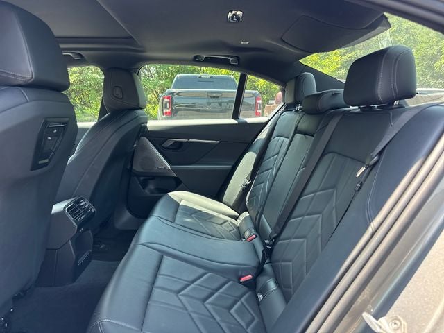 2024 BMW 5 Series 530i