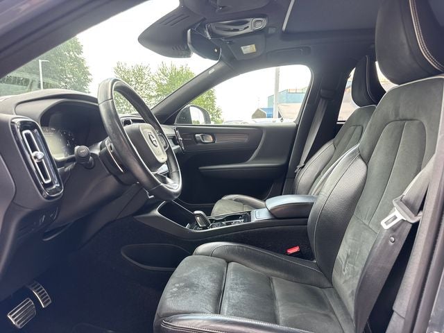 2020 Volvo XC40 R-Design